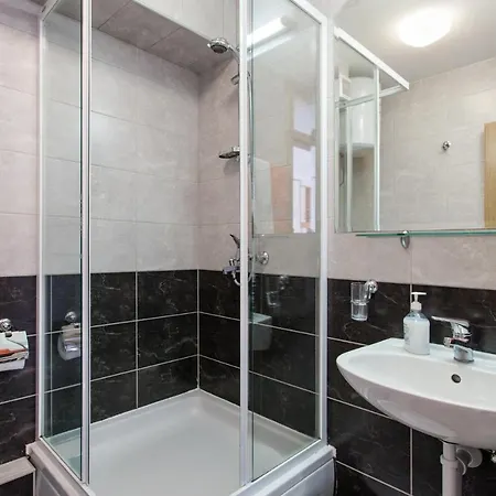 Apartment By The Sea Duce, Omis - 16877 Dugi Rat
